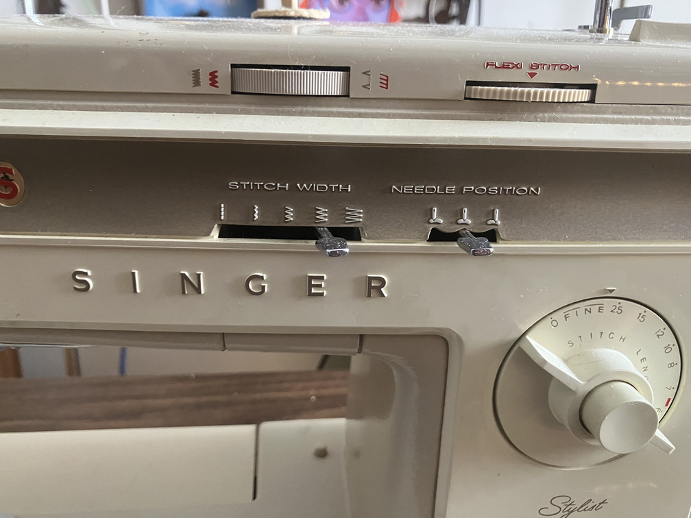Singer 533 main view