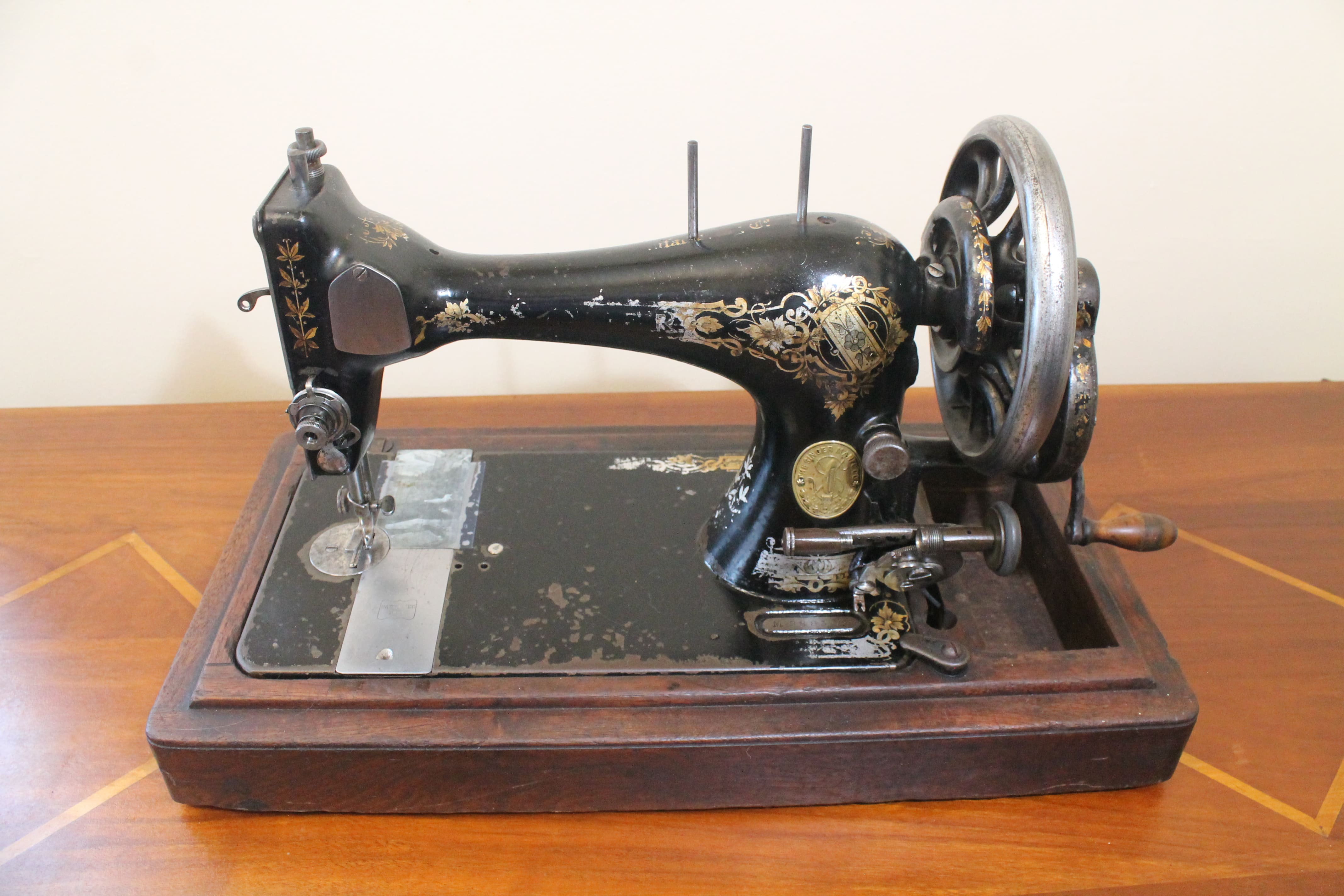 Crank 2 sewing machine main view